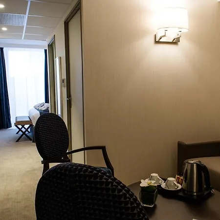 Best Western Plus Le Rive Droite & Spa Отель Лурд