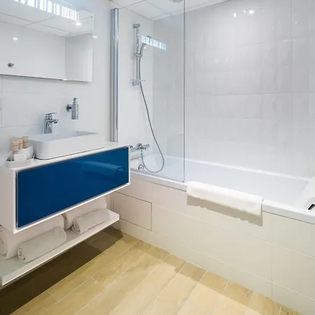 Отель Best Western Plus Le Rive Droite & Spa Лурд