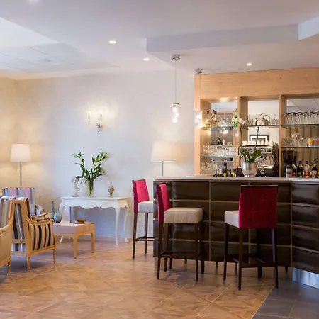 Le Rive Droite & Otel 4*